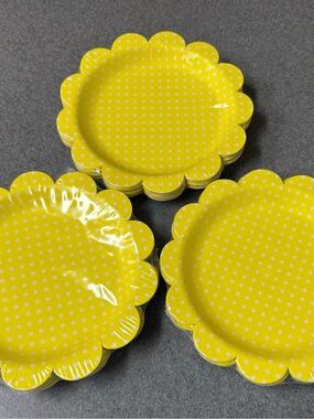 Yellow Polka Dot Scalloped Paper Plates - 20 Pack of Disposable Party Plates